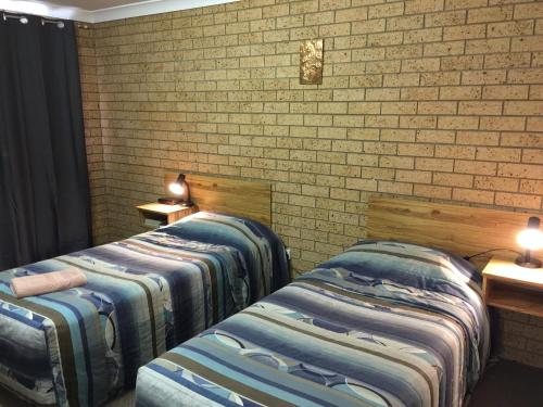 2 twin beds