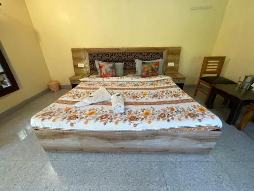 1 double bed, 1 twin bed