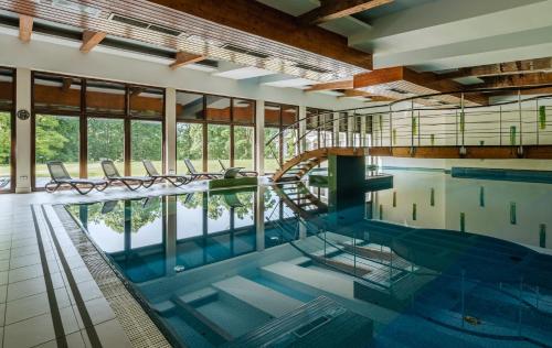 Úszómedence, Dwor Kombornia Hotel&SPA in Kombornia