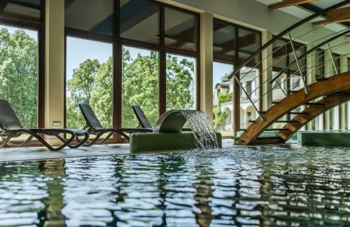 Úszómedence, Dwor Kombornia Hotel&SPA in Kombornia