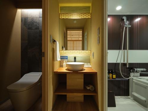 Superior Twin Room image 10