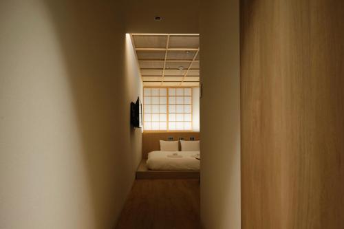 Queen Room image 10