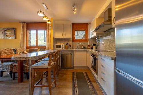 cuina, Barthe Holidays I Apartamento rustico en El Tarter 6PAX I Gran terraza con vistas al valle, ideal pa in Incles