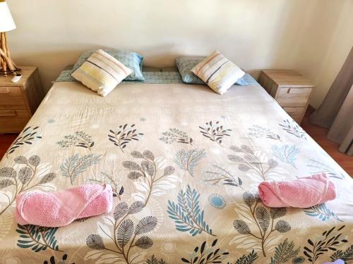 2 twin beds