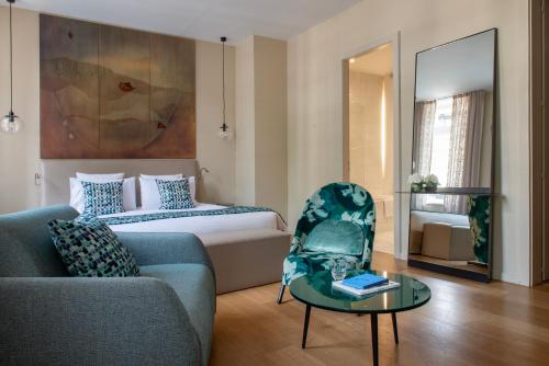 Deluxe Room image 2