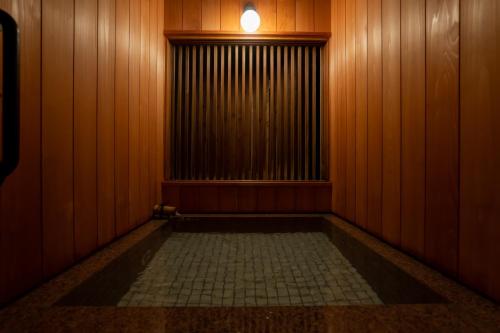 Vasca con acque termali, 熱海温泉 法悦 旅館 near Atami Plum Garden