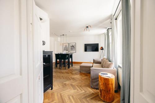 One-Bedroom Apartment image 7