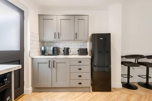 Modern 2br Free Parking Walk To City in บอลลีมาคาร์เรต