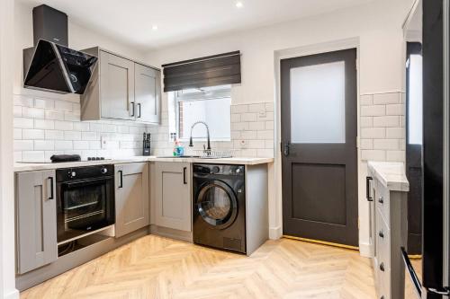 Modern 2br Free Parking Walk To City in บอลลีมาคาร์เรต