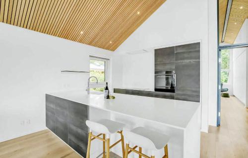 Comoditats, Luxury Lake House With Activities For All in Sunds