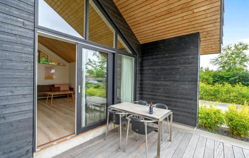 Comoditats, Luxury Lake House With Activities For All in Sunds