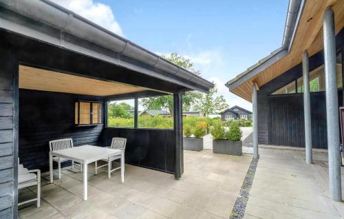 Comoditats, Luxury Lake House With Activities For All in Sunds