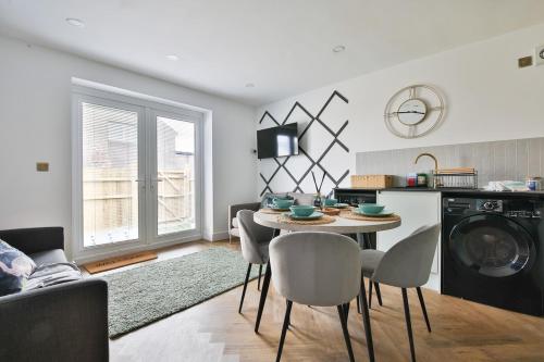 Stunning 2 Bed with Private Parking, WiFi & Coffee – khách sạn tại Gabalfa