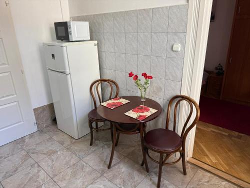 Little Hungary Apartment - image 7