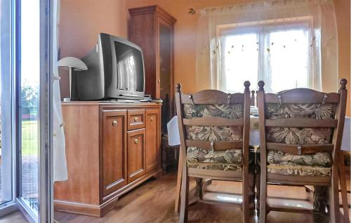 3 Bedroom Gorgeous Home In Jezierzany