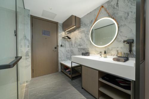 room detail thumbnail 2