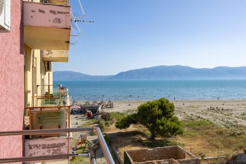 Pomegranate House, Wlora