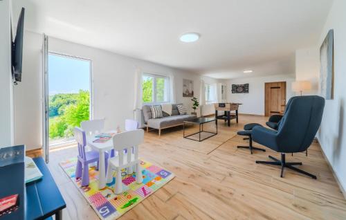 Stunning Home In Paljugi With Sauna in Kostanjevac
