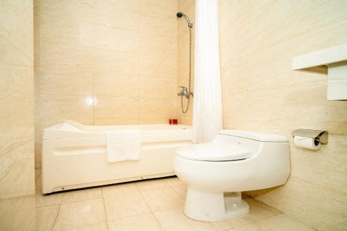 room detail thumbnail 2