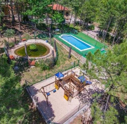 Peldbaseins, Casas rurales FUENTE EL OJICO in Ripoar