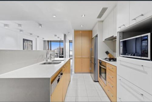 Fabulous location Darling harbour - image 2
