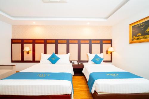 Superior Triple Room image 10