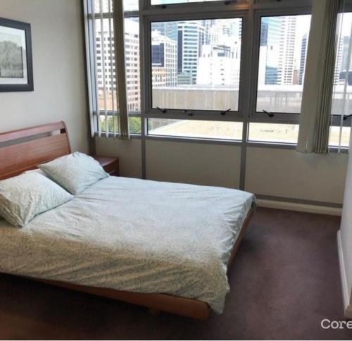 Fabulous location Darling harbour - image 4