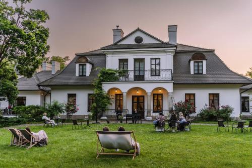 Apkārtne, Dwor Kombornia Hotel&SPA in Kombornia