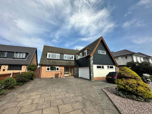 Birkdale Open - Four Bed Home gîte à louer Birkdale Sands