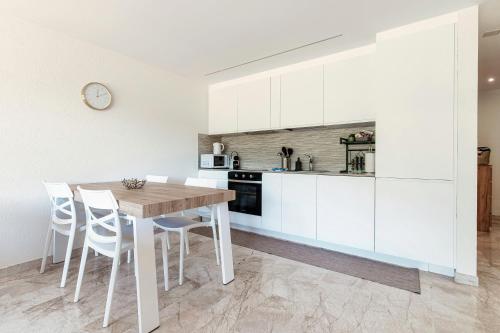 Morcote Romance by Quokka 360 - flat with patio and communal pool in Morcote