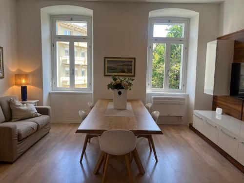 One-Bedroom Apartment image 9