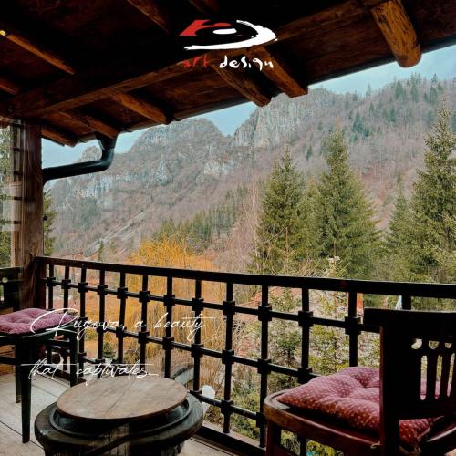 Whispering Pines Villa in Lumbardh