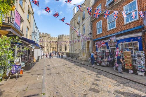Charming Studio with Stunning Windsor Castle Views - By Tempstay, Windsor (zdjęcie 7)