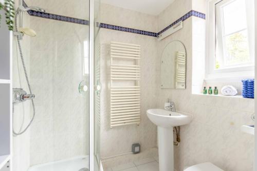Charming Studio with Stunning Windsor Castle Views - By Tempstay, Windsor (zdjęcie 6)