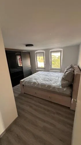 Stadtnahe Dachgeschosswohnung in Fuldatal, Deutschland