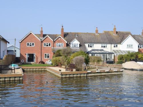 Udvendig, Heron's Quay in Wroxham