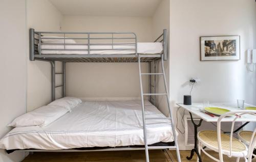 One-Bedroom Apartment image 3