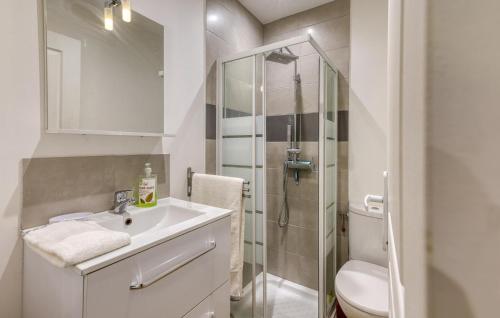 One-Bedroom Apartment image 1