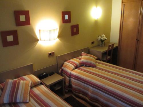 2 twin beds