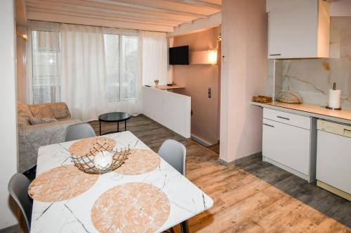 Peaceful Getaways in Samos in Nea Poli