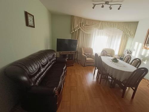 Elena Apartman - image 5