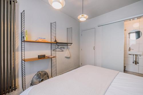 Burgstraat 8 – Ghent, CA