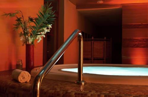 Hotel Modřin wellness v ceně (Hotel Modrin wellness v cene) in เพค พอด สเนซคู
