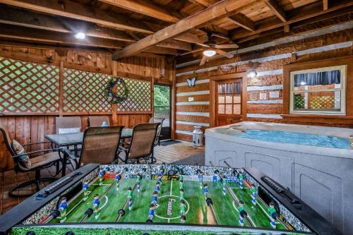 New Song Appalachian Chink Style Cabin in Sevierville, USA