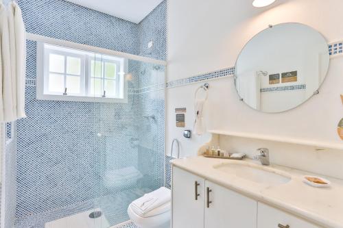 Luxury Suite with Balcony image 9