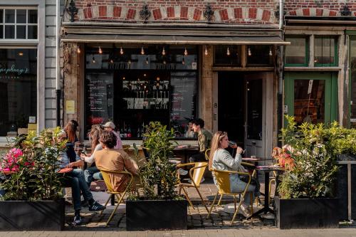 Burgstraat 8 – Ghent, CA