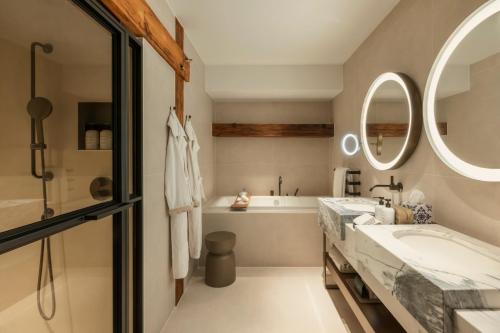 room detail thumbnail 2