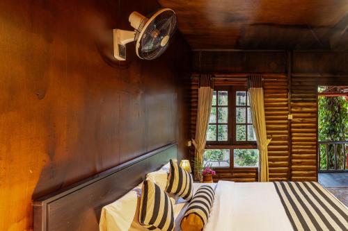 Double Room with Garden View image 10