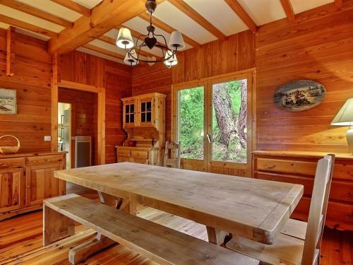 Chalet rénové 10 pers, terrasse et jacuzzi, près des pistes - FR-1-455-155 (Chalet renove 10 pers, terrasse et jacuzzi, pres des pistes - FR-1-455-155) in לה פלגנה