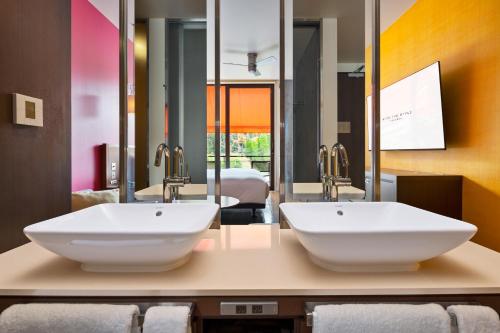 room detail thumbnail 2